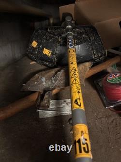 Coupe-bordures à essence Titan TTL530GBC avec accessoires en bon état de fonctionnement