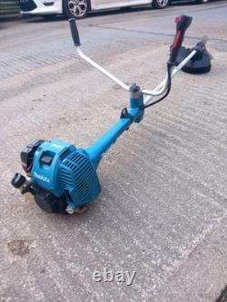 Débroussailleuse à essence Makita Em4351uh. Lame montée 4 temps