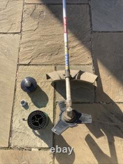 Débroussailleuse à essence Mountfield MB3302 en état de marche