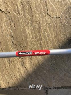 Débroussailleuse à essence Mountfield MB3302 en état de marche