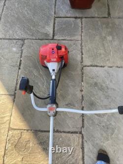 Débroussailleuse à essence Mountfield MB3302 en état de marche