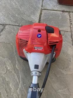 Débroussailleuse à essence Mountfield MB3302 en état de marche