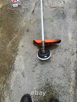 Débroussailleuse à essence Stihl FS 400 avec huile pour corde de coupe