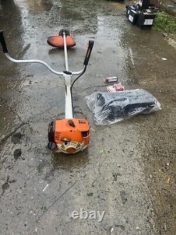 Débroussailleuse à essence Stihl FS 400 avec huile pour corde de coupe
