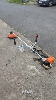 Débroussailleuse coupe-bordure à corne de vache Stihl FS90 avec harnais de débroussaillage