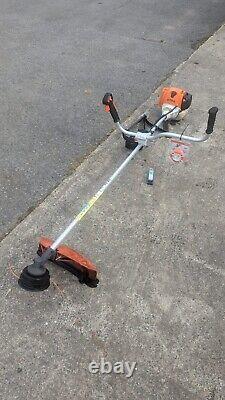 Débroussailleuse coupe-bordure à corne de vache Stihl FS90 avec harnais de débroussaillage