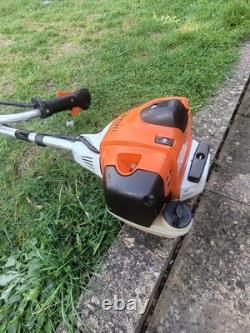 Débroussailleuse thermique 2 temps STIHL FS 240 C avec guidon double. Fonctionne parfaitement