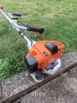 Débroussailleuse thermique 2 temps STIHL FS 240 C avec guidon double. Fonctionne parfaitement