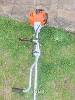 Débroussailleuse thermique 2 temps STIHL FS 240 C avec guidon double. Fonctionne parfaitement