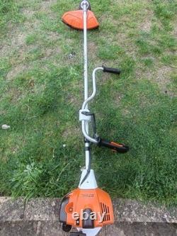 Débroussailleuse thermique 2 temps STIHL FS 240 C avec guidon double. Fonctionne parfaitement
