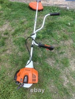 Débroussailleuse thermique 2 temps STIHL FS 240 C avec guidon double. Fonctionne parfaitement