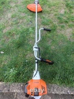 Débroussailleuse thermique 2 temps STIHL FS 240 C avec guidon double. Fonctionne parfaitement