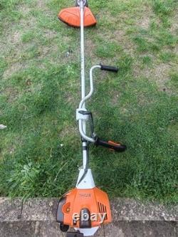 Débroussailleuse thermique 2 temps STIHL FS 240 C avec guidon double. Fonctionne parfaitement