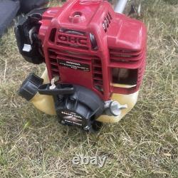 Honda UMK 425E Débroussailleuse à moteur 4 temps essence avec accessoires. Légèrement utilisée.