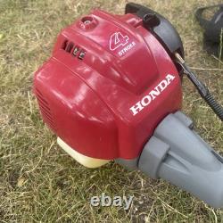 Honda UMK 425E Débroussailleuse à moteur 4 temps essence avec accessoires. Légèrement utilisée.