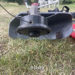 Honda UMK 425E Débroussailleuse à moteur 4 temps essence avec accessoires. Légèrement utilisée.