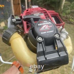 Honda UMK 425E Débroussailleuse à moteur 4 temps essence avec accessoires. Légèrement utilisée.
