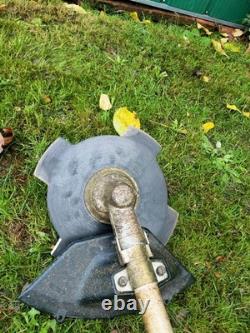 MAKITA EM4340L Coupe-bordure à essence 33,5 cc à 4 temps avec poignée en bull