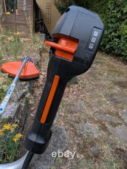 STIHL FSA 130 Débroussailleuse sans fil, corps seul, en état de marche. 1 des 2 unités