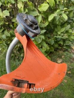 STIHL FS 45 Débroussailleuse thermique à manche courbé démarre et fonctionne parfaitement