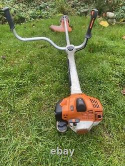Stihl FS 410 C Débroussailleuse à essence à deux temps avec guidon en forme de corne de vache. Coupe-bordure.