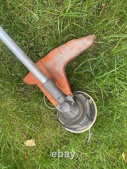 Stihl FS 410 C Débroussailleuse à essence à deux temps avec guidon en forme de corne de vache. Coupe-bordure.