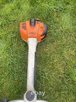 Stihl FS 410 C Débroussailleuse à essence à deux temps avec guidon en forme de corne de vache. Coupe-bordure.