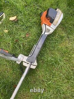 Stihl FS 410 C Débroussailleuse à essence à deux temps avec guidon en forme de corne de vache. Coupe-bordure.