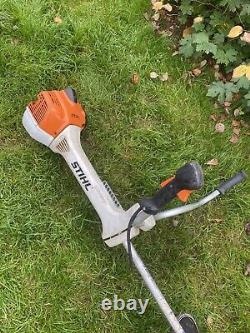 Stihl FS 410 C Débroussailleuse à essence à deux temps avec guidon en forme de corne de vache. Coupe-bordure.